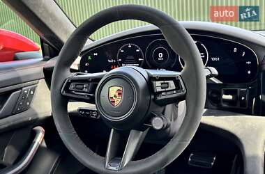 Седан Porsche Taycan 2022 в 