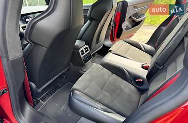 Седан Porsche Taycan 2022 в 