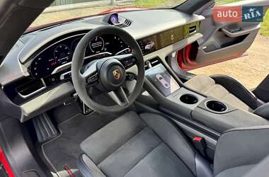 Седан Porsche Taycan 2022 в 