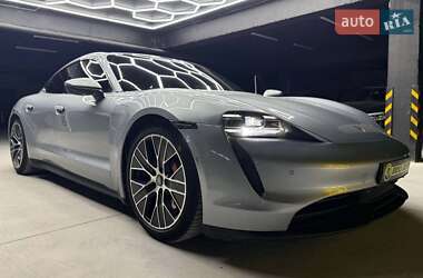Купе Porsche Taycan 2021 в 