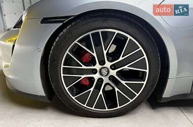 Купе Porsche Taycan 2021 в 