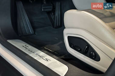 Седан Porsche Taycan 2020 в 