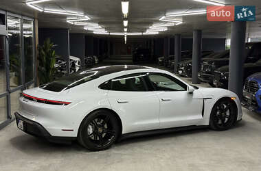 Седан Porsche Taycan 2020 в 