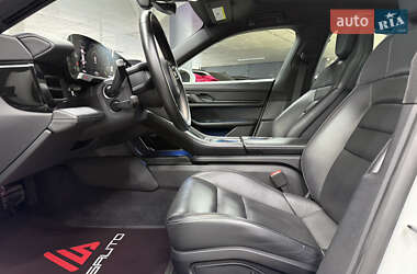Седан Porsche Taycan 2020 в 