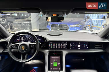 Седан Porsche Taycan 2020 в 