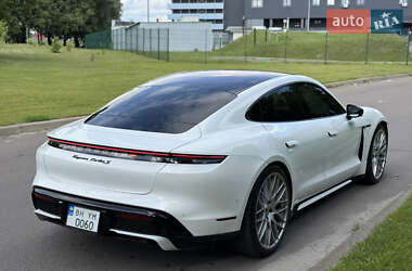 Седан Porsche Taycan 2020 в 