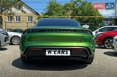 Седан Porsche Taycan 2021 в 