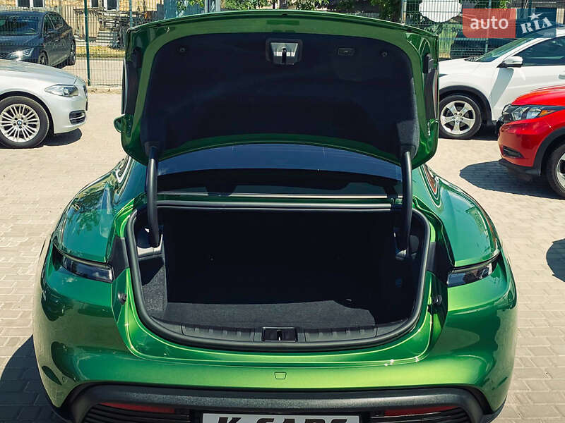 Седан Porsche Taycan 2021 в Одессе