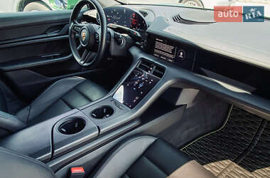Седан Porsche Taycan 2021 в 