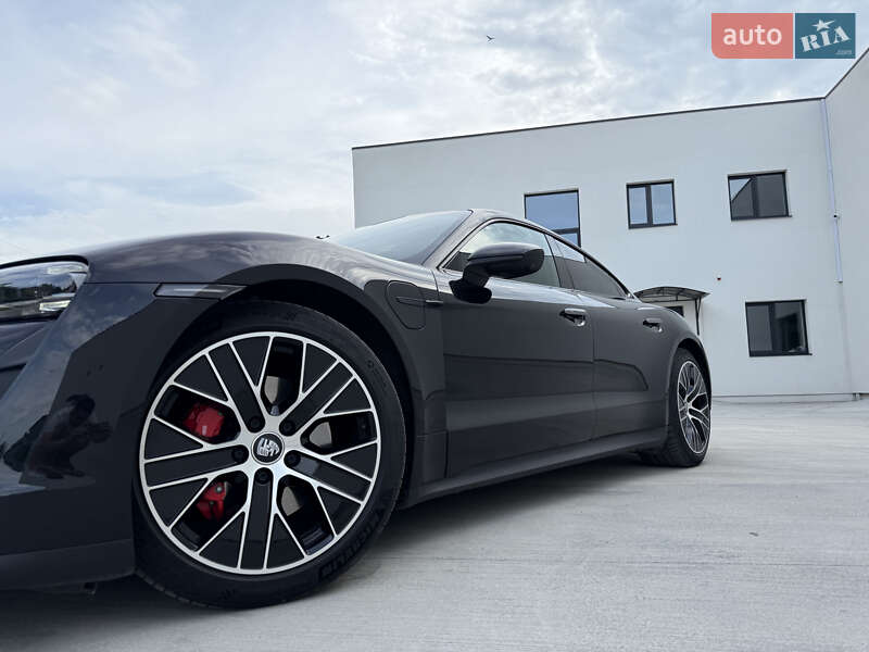 Седан Porsche Taycan 2021 в Луцке
