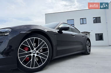 Седан Porsche Taycan 2021 в 