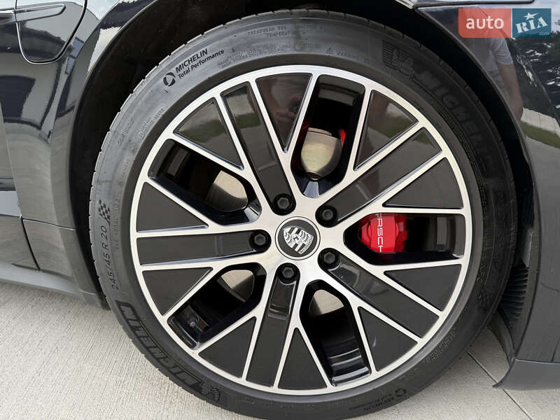 Седан Porsche Taycan 2021 в Луцке