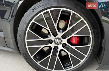 Седан Porsche Taycan 2021 в 