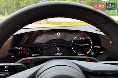 Седан Porsche Taycan 2021 в 