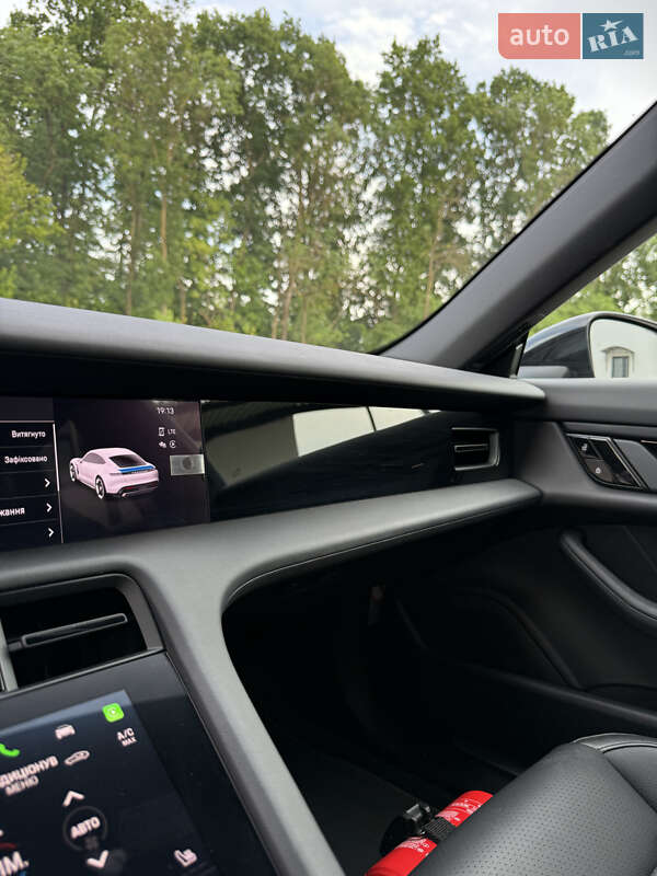 Седан Porsche Taycan 2021 в Луцке