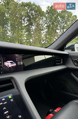 Седан Porsche Taycan 2021 в 