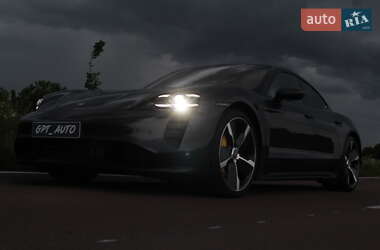 Седан Porsche Taycan 2021 в 