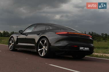 Седан Porsche Taycan 2021 в 