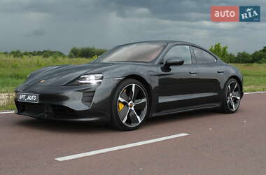Седан Porsche Taycan 2021 в 