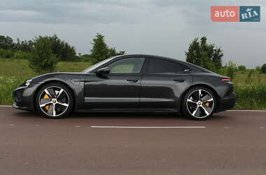 Седан Porsche Taycan 2021 в 