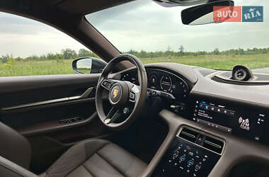 Седан Porsche Taycan 2021 в 