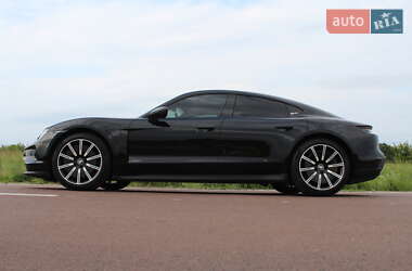 Седан Porsche Taycan 2025 в 