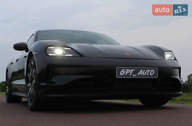 Седан Porsche Taycan 2025 в 
