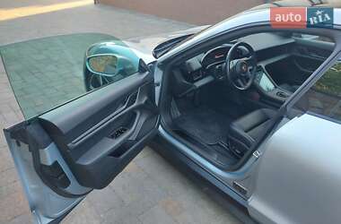 Седан Porsche Taycan 2021 в 