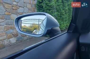 Седан Porsche Taycan 2021 в 