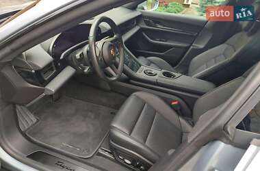 Седан Porsche Taycan 2021 в 