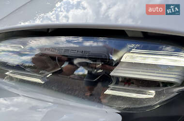 Седан Porsche Taycan 2021 в 