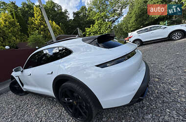 Седан Porsche Taycan 2021 в 