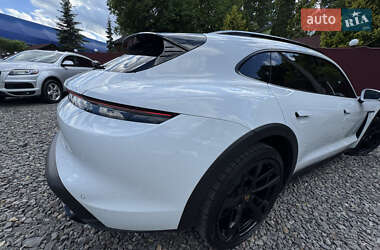 Седан Porsche Taycan 2021 в 