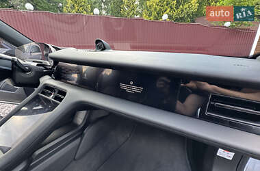 Седан Porsche Taycan 2021 в 