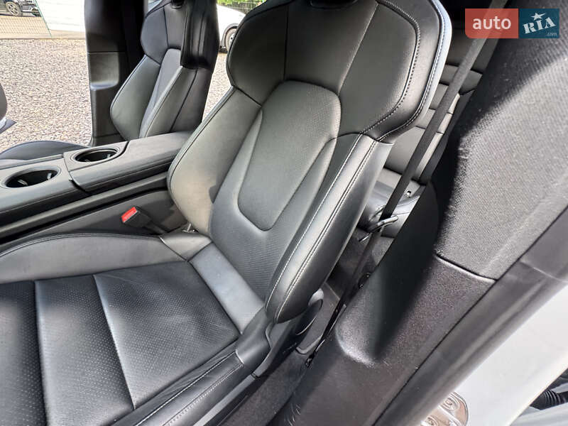 Седан Porsche Taycan 2021 в Трускавце