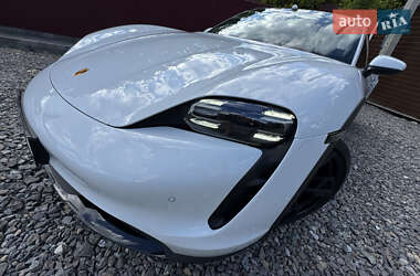 Седан Porsche Taycan 2021 в 