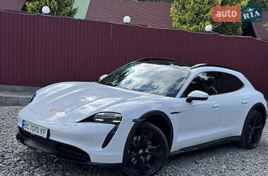Седан Porsche Taycan 2021 в 