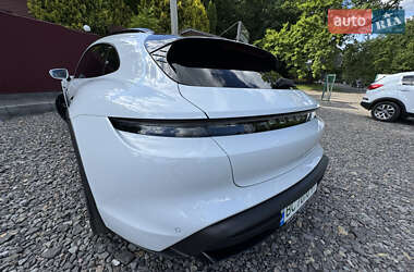 Седан Porsche Taycan 2021 в 