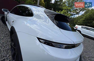 Седан Porsche Taycan 2021 в 