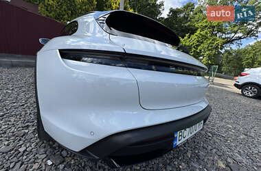 Седан Porsche Taycan 2021 в 