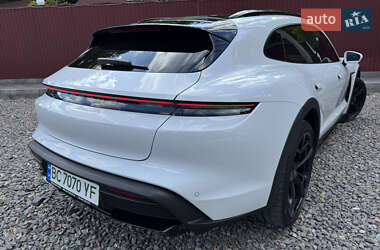 Седан Porsche Taycan 2021 в 