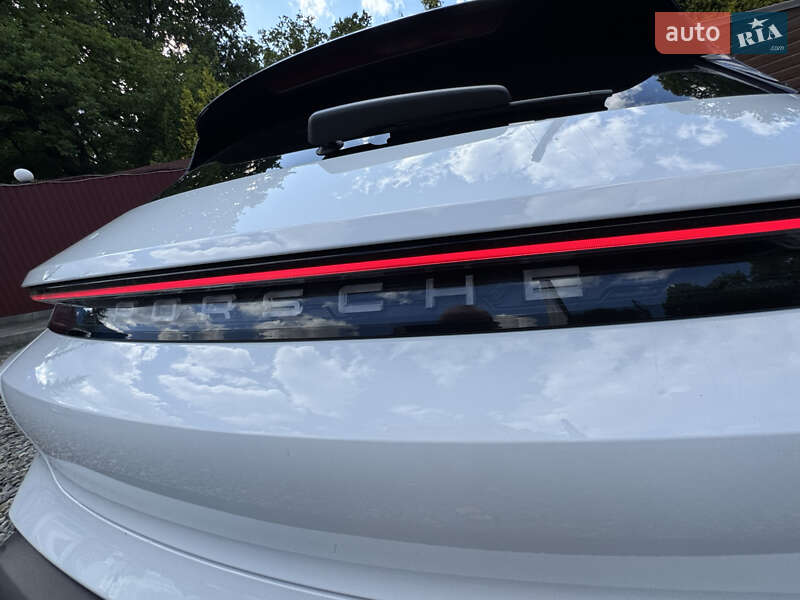 Седан Porsche Taycan 2021 в Трускавце