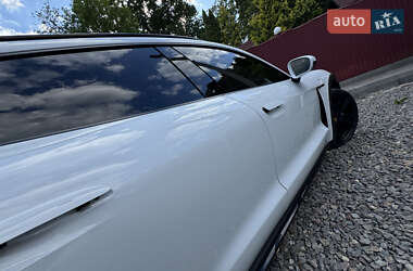 Седан Porsche Taycan 2021 в 