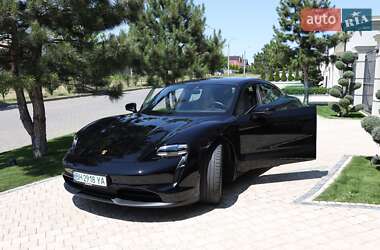 Седан Porsche Taycan 2023 в 