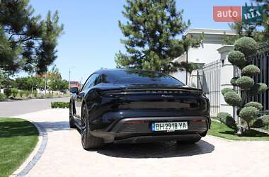 Седан Porsche Taycan 2023 в 