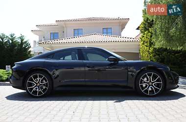 Седан Porsche Taycan 2023 в 