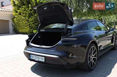 Седан Porsche Taycan 2023 в 