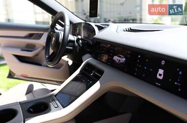 Седан Porsche Taycan 2023 в 
