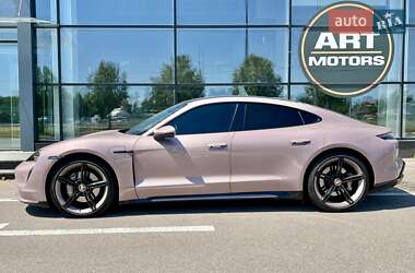 Седан Porsche Taycan 2020 в 
