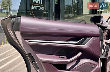 Седан Porsche Taycan 2020 в 
